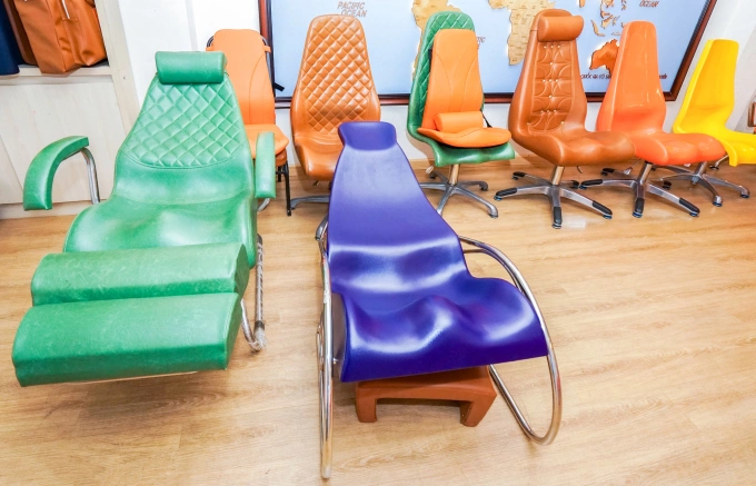 Một số mẫu ghế nằm ứng dụng sáng chế của bác sĩ Loan đã được thương mại hóa. Ảnh: Bảo Lâm